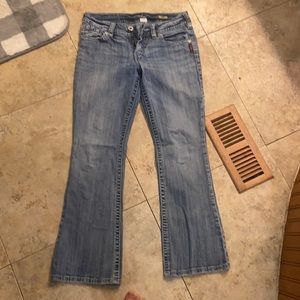 size 27x30 I’m not good at commenting back so I hope this is descriptive😃